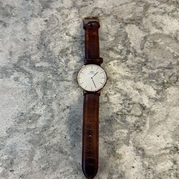 ✨ Daniel Wellington Watch - Brown Leather Strap - Needs Battery - Gently Used main image 5